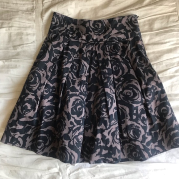 F21 Black & Gray Roses Circle Skirt - Picture 9 of 9